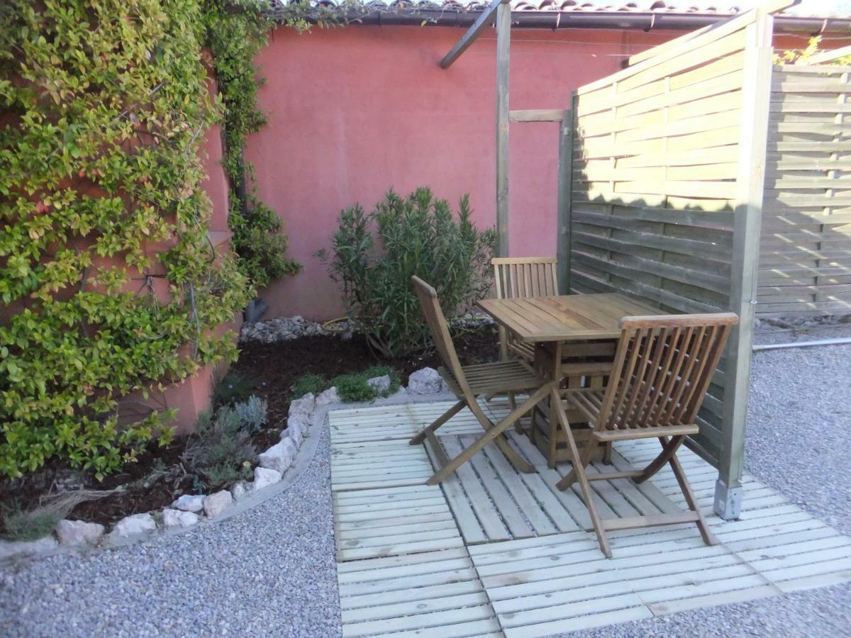 Gite Les Esparrus Villecroze Exteriör bild